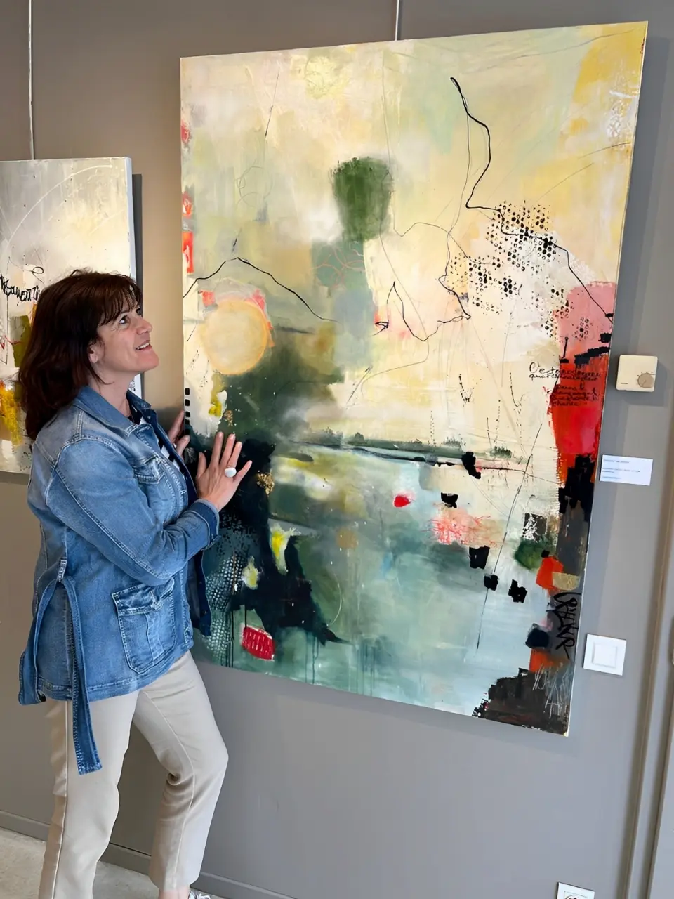 Isabelle De Marco artiste peintre française avec tableau trouver sa place